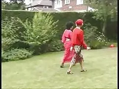 পুরুষ কুকুরের সাথে চ ...