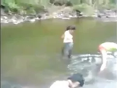 পোঁদ সুন্দরী ছোট মেয ...