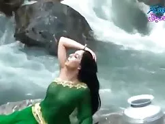 সুন্দরী চোদা চো বালি ...