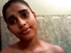 সুন্দরী বালিকা-একটি  ...