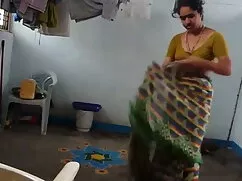 পুরানো-বালিকা গ্রামে ...